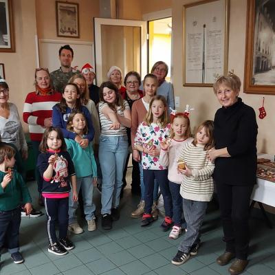 Les participants se préparent pour le goûter